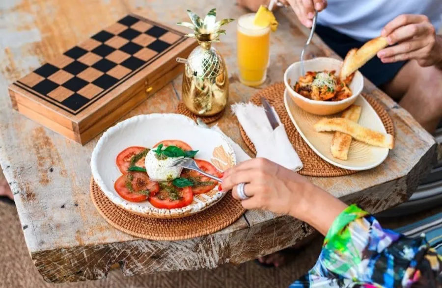 Пляжный Клуб Nomad в Пхукете: Пляж, Ресторан, Бар, Коктейли, Beach, Restaurant, Bar, Cocktails,