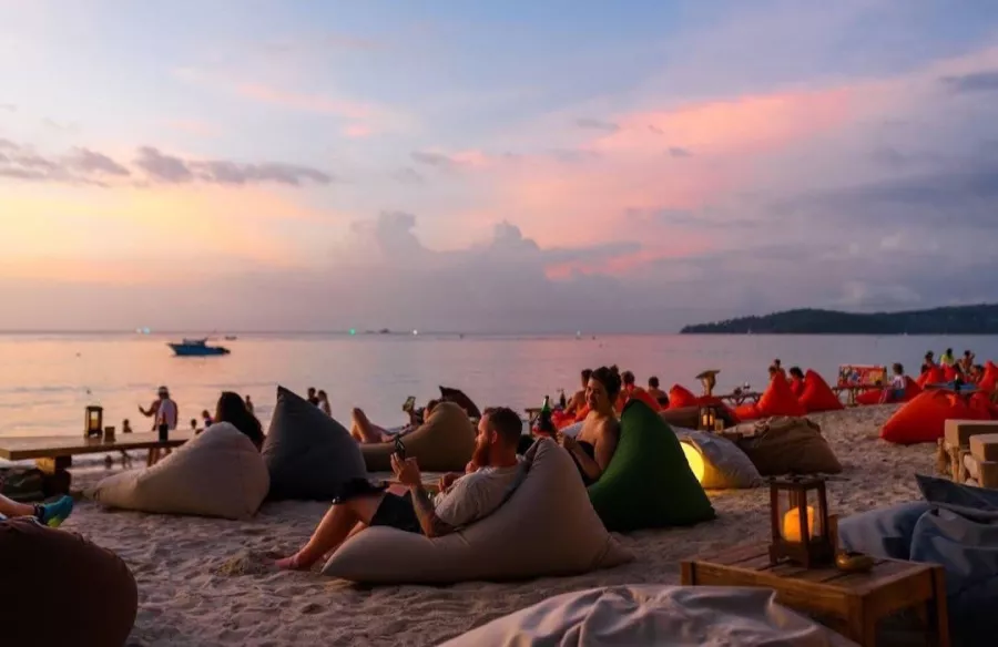 Пляжный Клуб Nomad в Пхукете: Пляж, Ресторан, Бар, Коктейли, Beach, Restaurant, Bar, Cocktails,