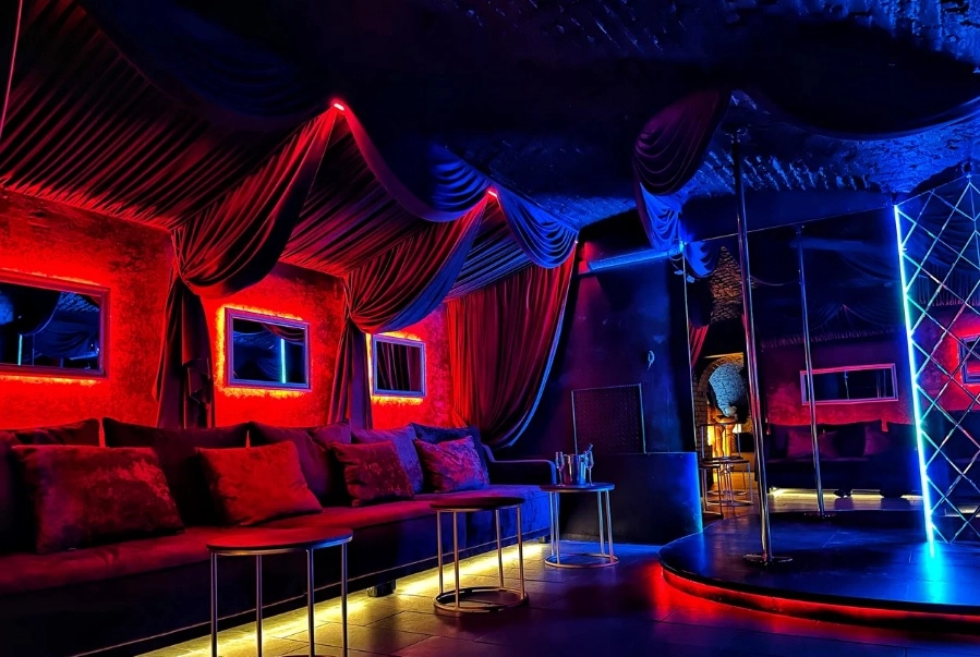 Ночной Клуб Room 38 в Санкт-Петербурге: Чил-Аут, Шоу-Программа, Вечеринка, Стриптиз, Музыкально, Танцы, Корпоративный Отдых, Ночной клуб,