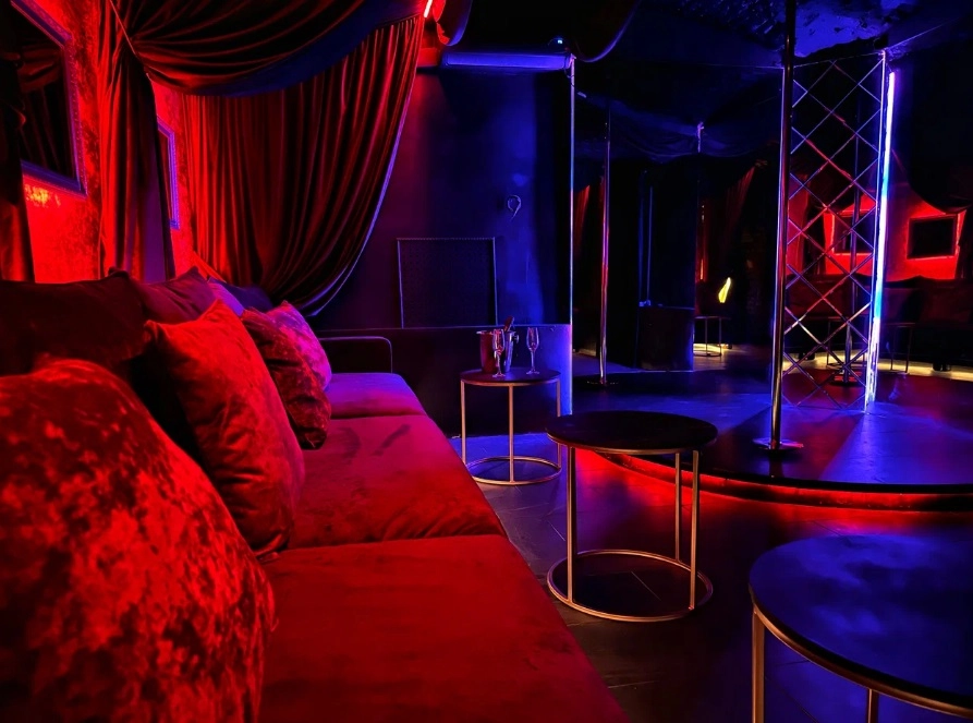 Ночной Клуб Room 38 в Санкт-Петербурге: Чил-Аут, Шоу-Программа, Вечеринка, Стриптиз, Музыкально, Танцы, Корпоративный Отдых, Ночной клуб,