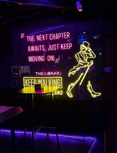 Бар The Library Phuket  в  Пхукете