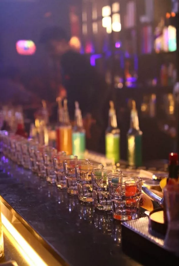 Бар The Library Phuket в Пхукете: Бар, Коктейли, Закуски, Bar, Cocktails, Snacks,