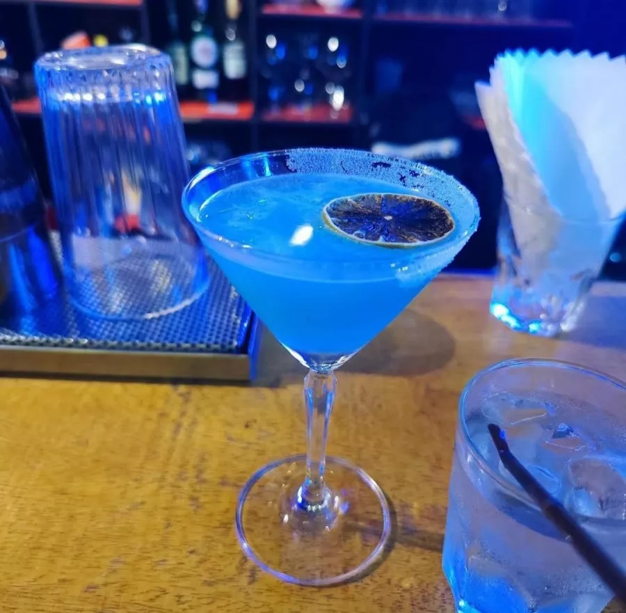 Бар The Library Phuket в Пхукете: Бар, Коктейли, Закуски, Bar, Cocktails, Snacks,