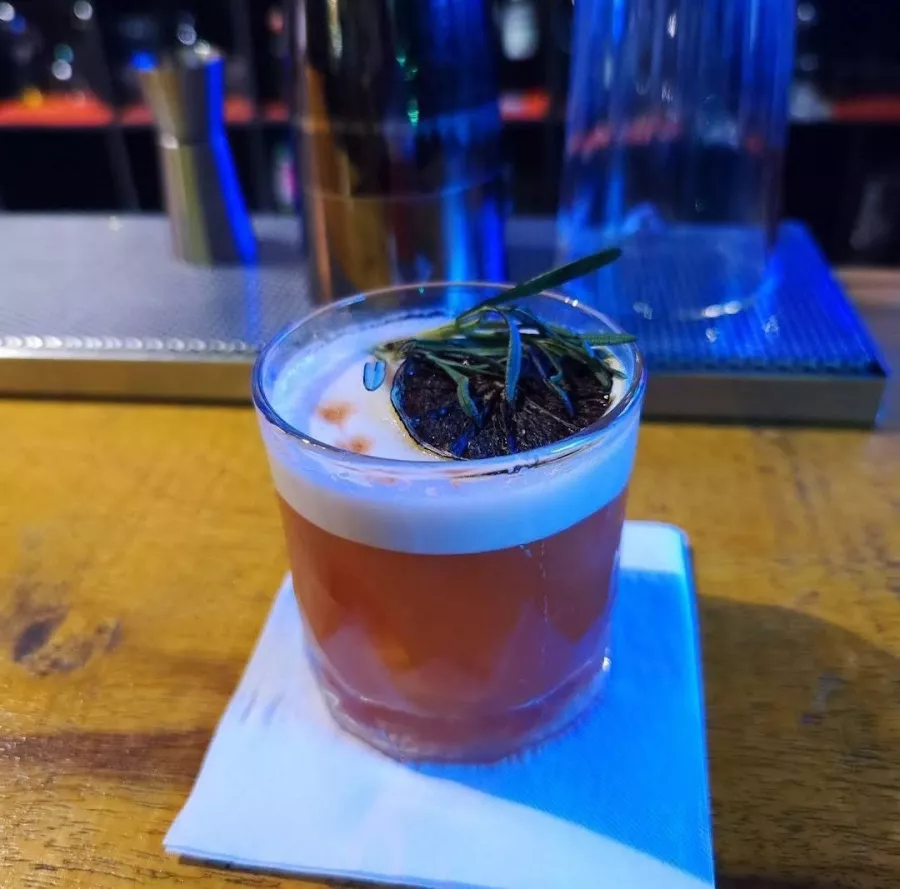 Бар The Library Phuket в Пхукете: Бар, Коктейли, Закуски, Bar, Cocktails, Snacks,