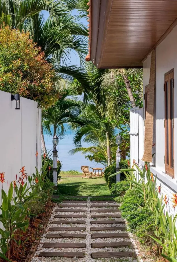 Отель Soul Villas By The Beach в Пхукете: Отель, Сад, Hotel, Garden, Villa, Beach, Вилла, Пляж, Cafe, Кафе,