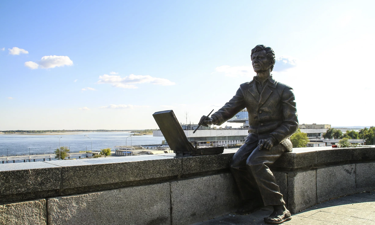 Памятник "Пейзажист Виктор Лосев"