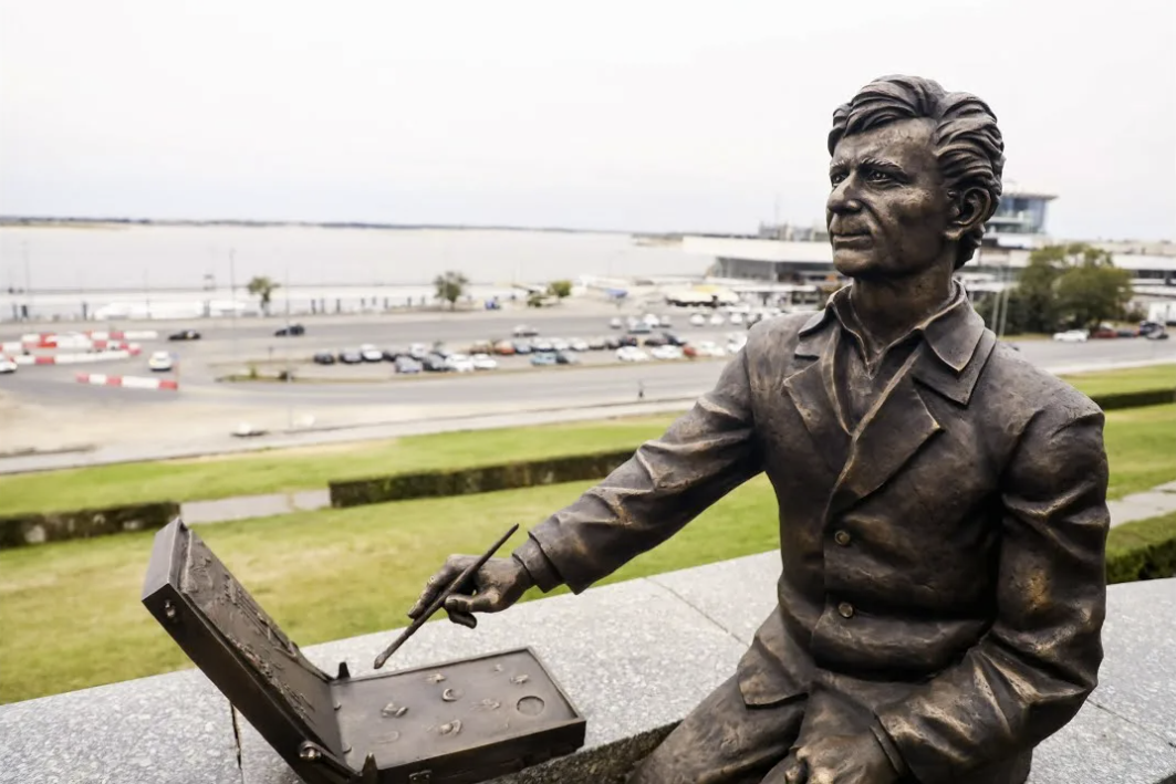 Памятник "Пейзажист Виктор Лосев"