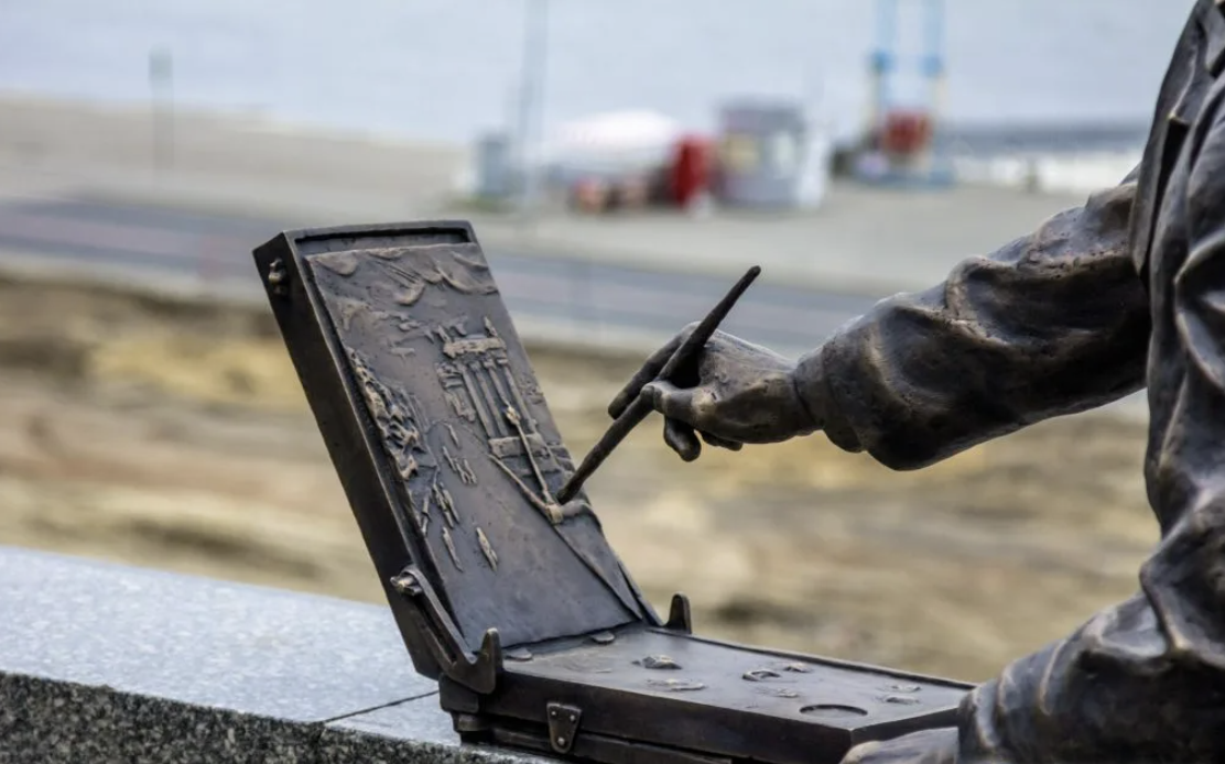 Памятник "Пейзажист Виктор Лосев"