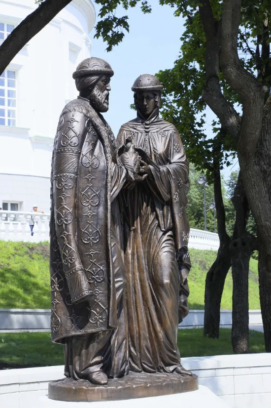 Памятник "Святой Пётр и Февронья Муромские"