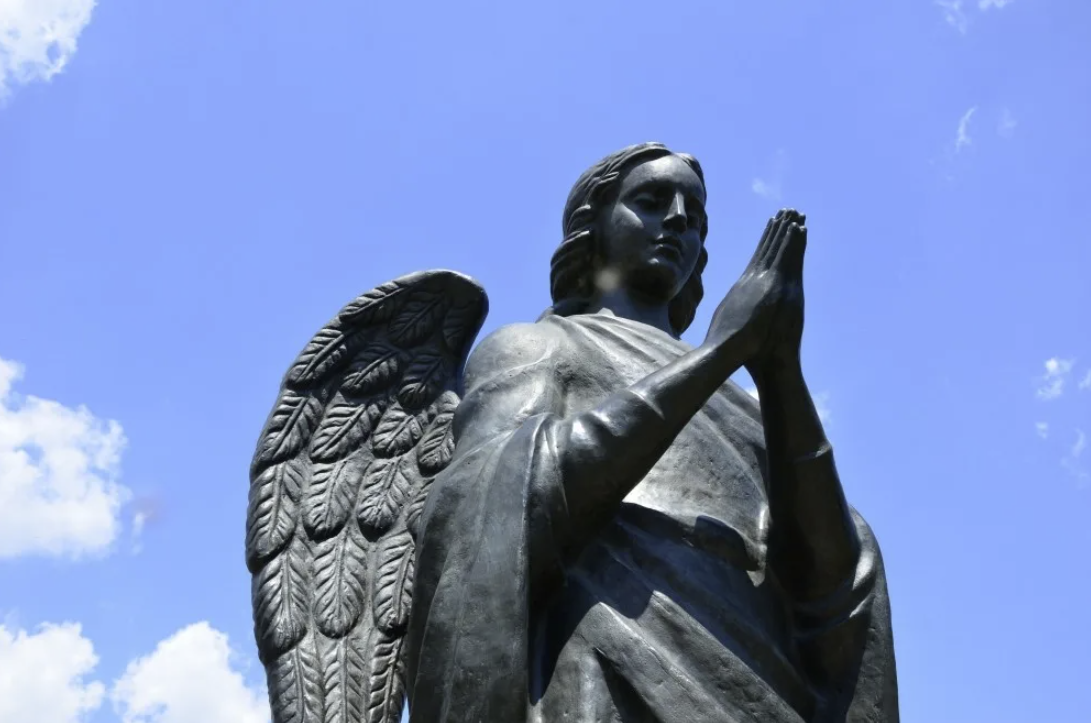 Памятник "Ангел-хранитель"