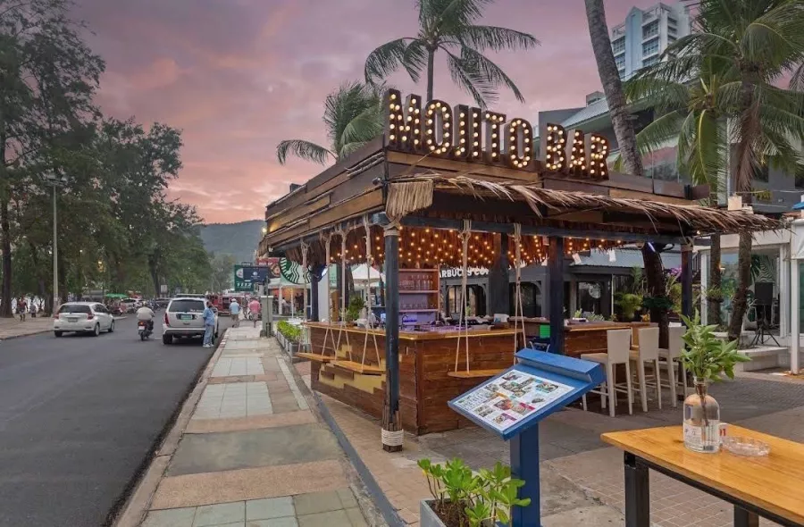 Отель DoubleTree by Hilton Phuket Banthai Resort в Пхукете: Отель, Бар, Бассейн, Пиво, Ресторан,