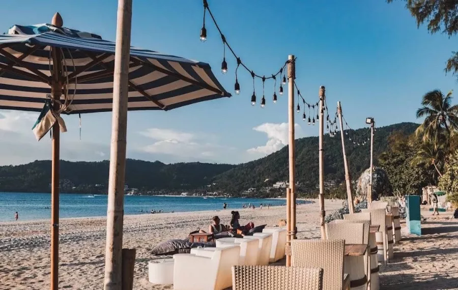 Отель DoubleTree by Hilton Phuket Banthai Resort в Пхукете: Отель, Бар, Бассейн, Пиво, Ресторан,