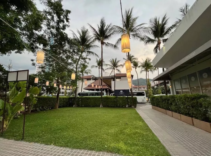 Отель DoubleTree by Hilton Phuket Banthai Resort в Пхукете: Отель, Бар, Бассейн, Пиво, Ресторан,