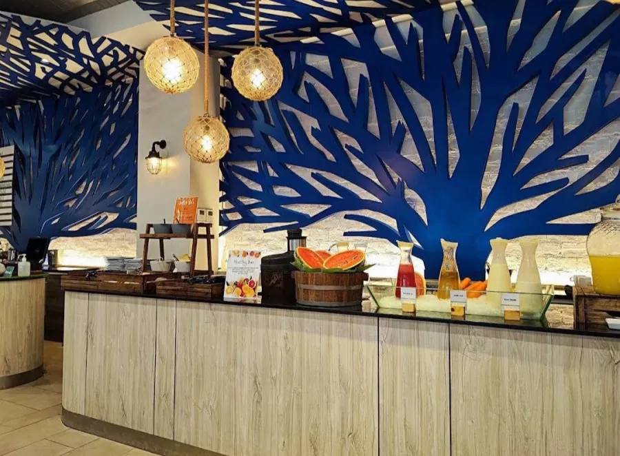 Отель DoubleTree by Hilton Phuket Banthai Resort в Пхукете: Отель, Бар, Бассейн, Пиво, Ресторан,