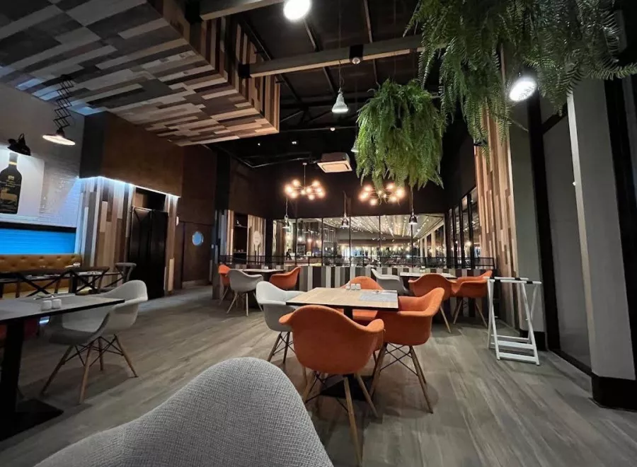 Отель DoubleTree by Hilton Phuket Banthai Resort в Пхукете: Отель, Бар, Бассейн, Пиво, Ресторан,