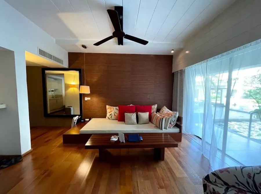 Отель DoubleTree by Hilton Phuket Banthai Resort в Пхукете: Отель, Бар, Бассейн, Пиво, Ресторан,