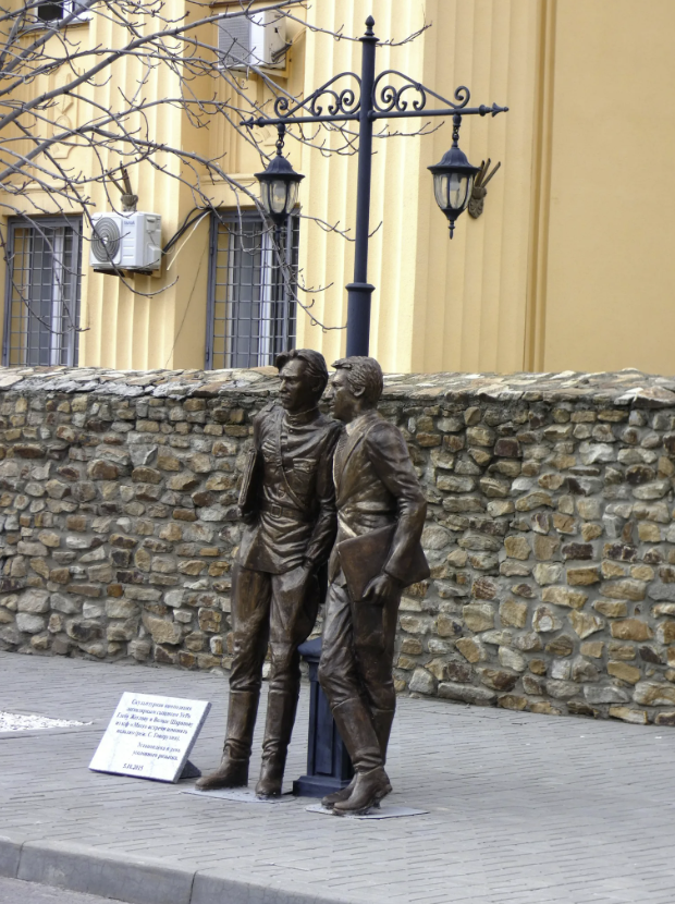 Памятник "Г. Жеглов и В. Шарапов"