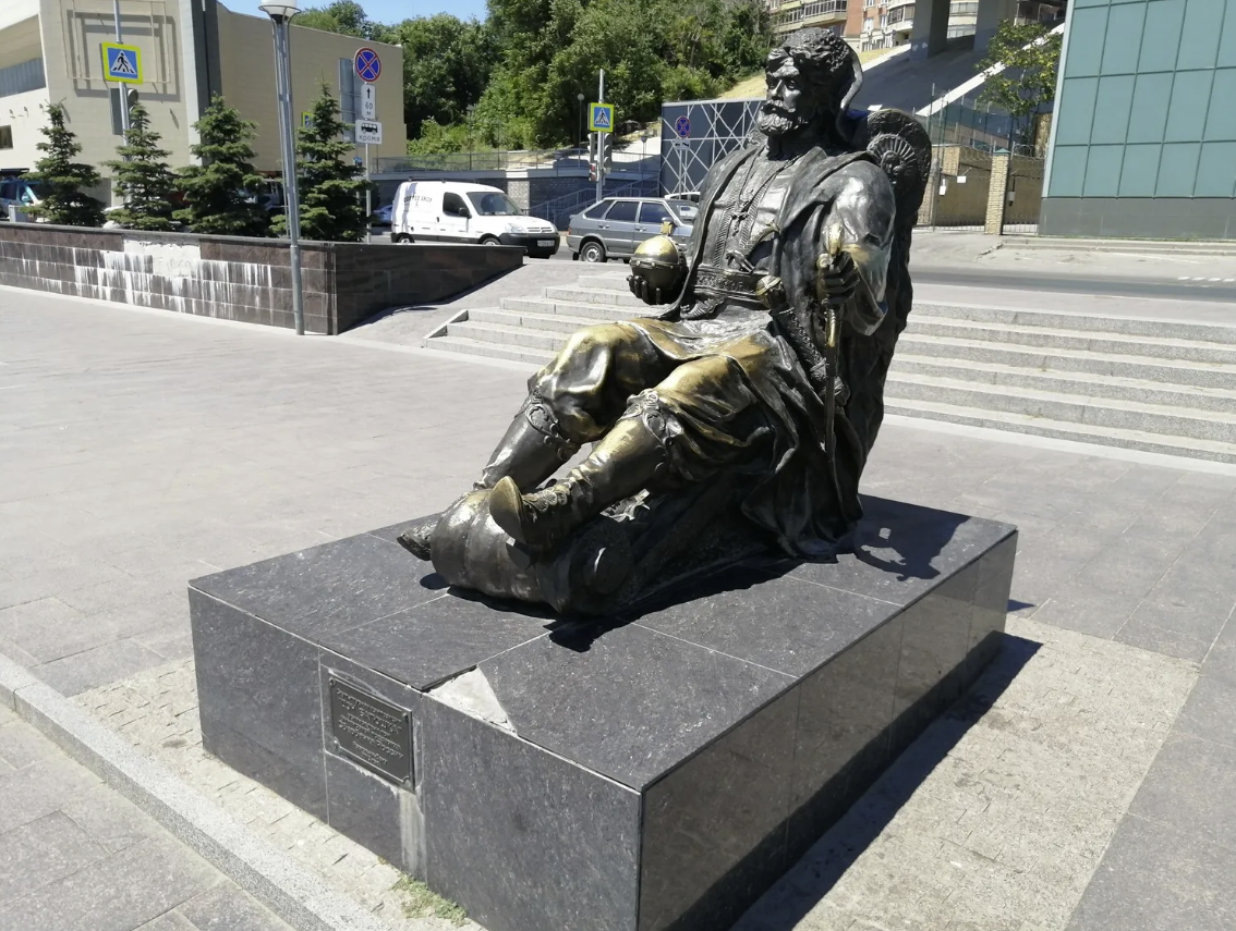 Памятник "Дон-Батюшка"