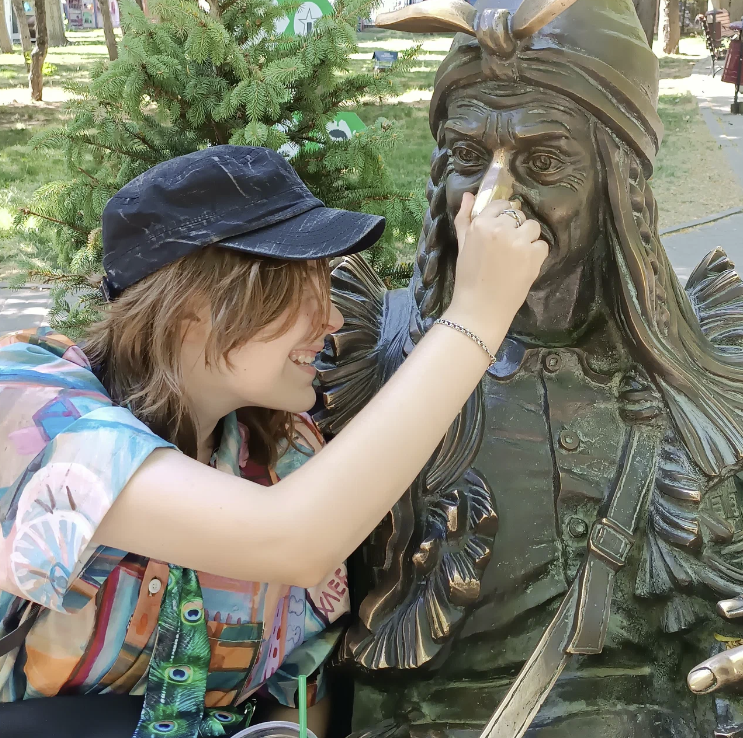 Скульптура "Баба Яга"