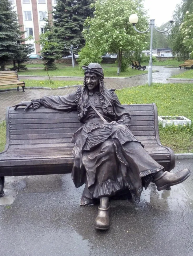Скульптура "Баба Яга"