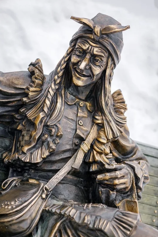 Скульптура "Баба Яга"