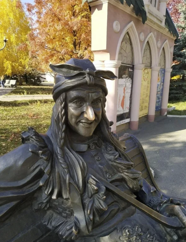 Скульптура "Баба Яга"