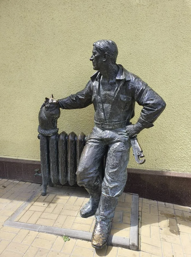 Памятник "Сантехник"