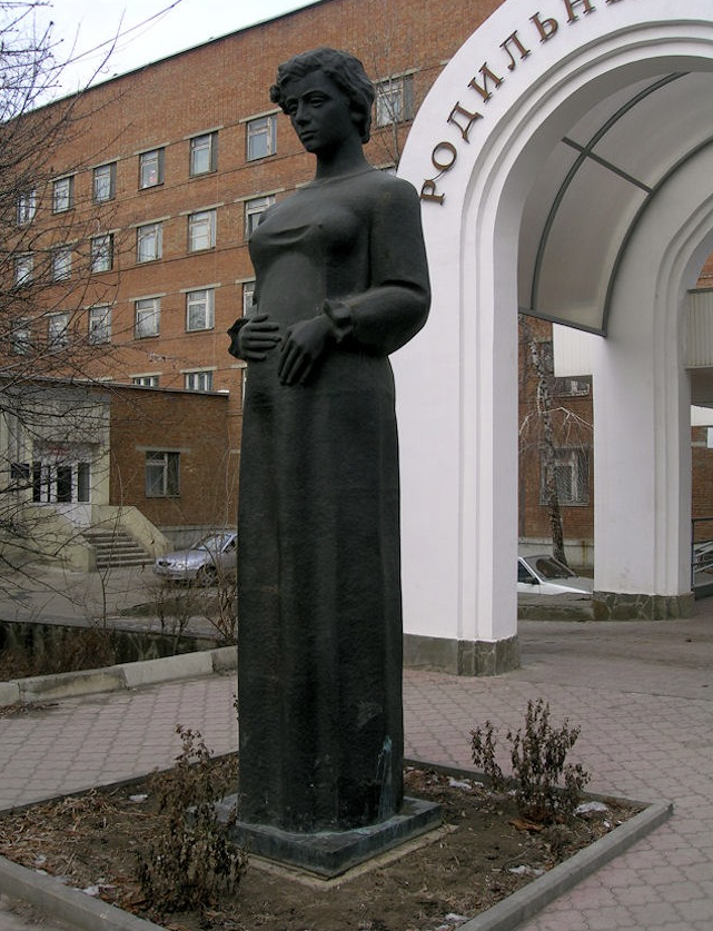 Скульптура "Дающая жизнь"