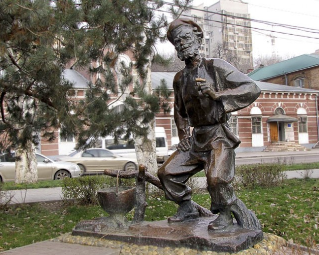 Скульптура "Дед Щукарь"