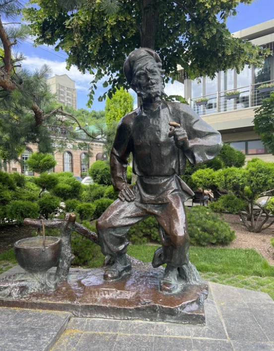 Скульптура "Дед Щукарь"