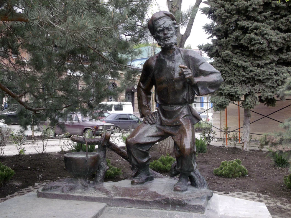 Скульптура "Дед Щукарь"