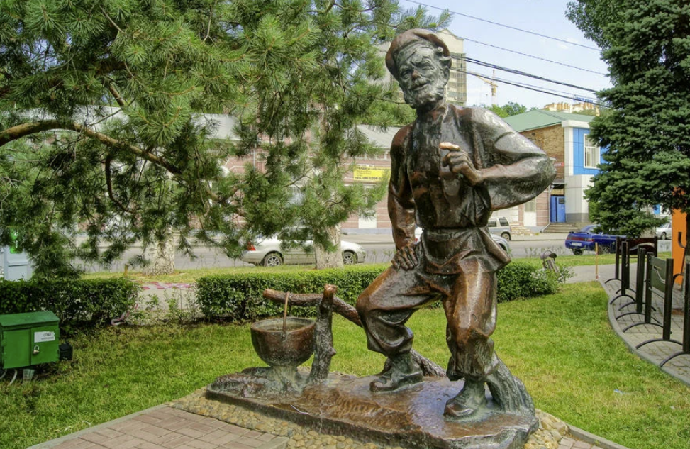 Скульптура "Дед Щукарь"