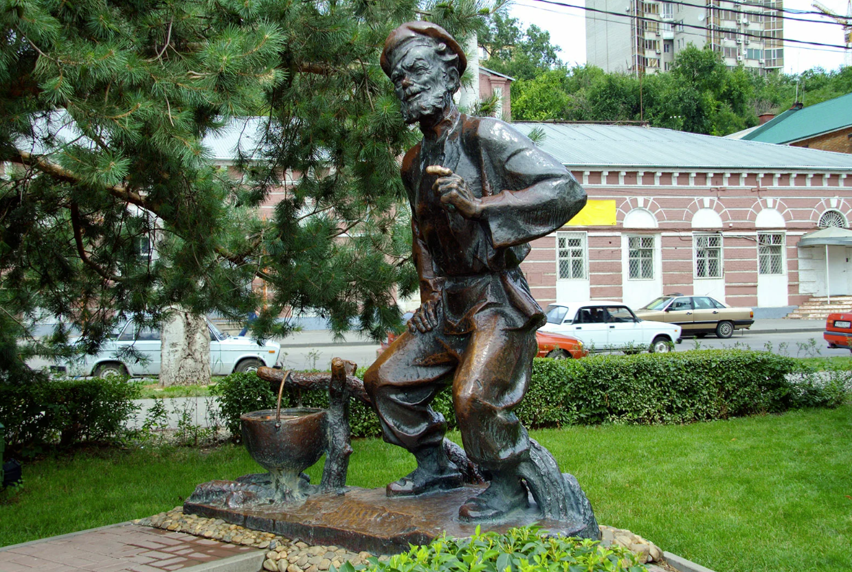 Скульптура "Дед Щукарь"