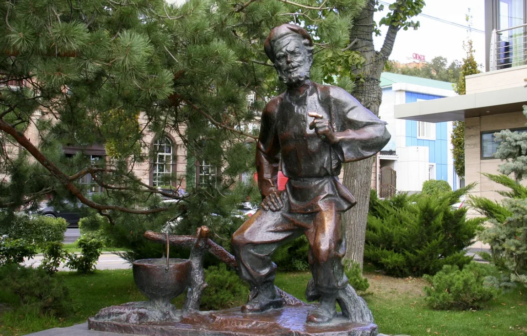 Скульптура "Дед Щукарь"