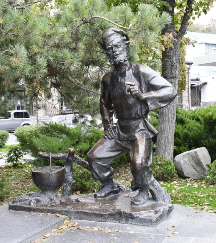 Скульптура "Дед Щукарь"