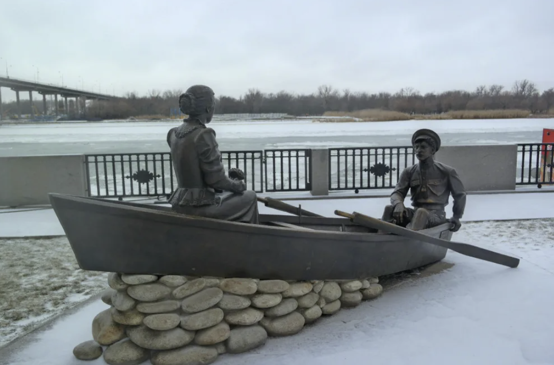 Скульптура "Григорий и Аксинья"