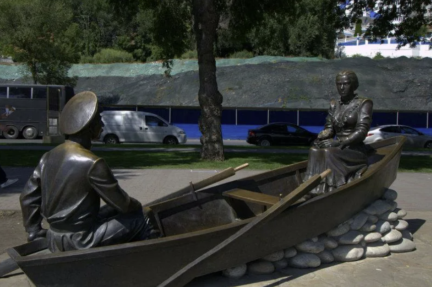 Скульптура "Григорий и Аксинья"