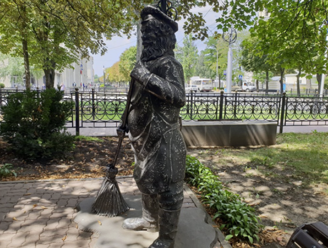 Скульптура "Дворник"