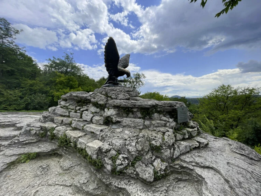 Скульптура "Орёл"