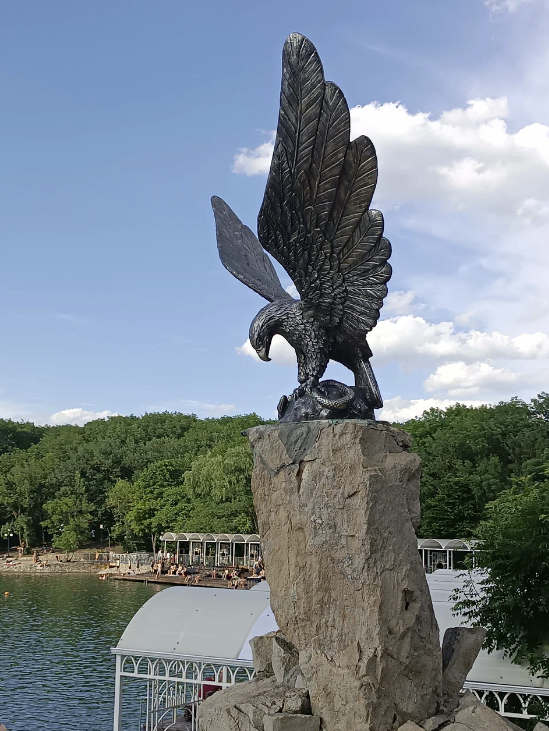 Скульптура "Орёл"