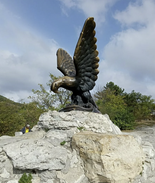 Скульптура "Орёл"
