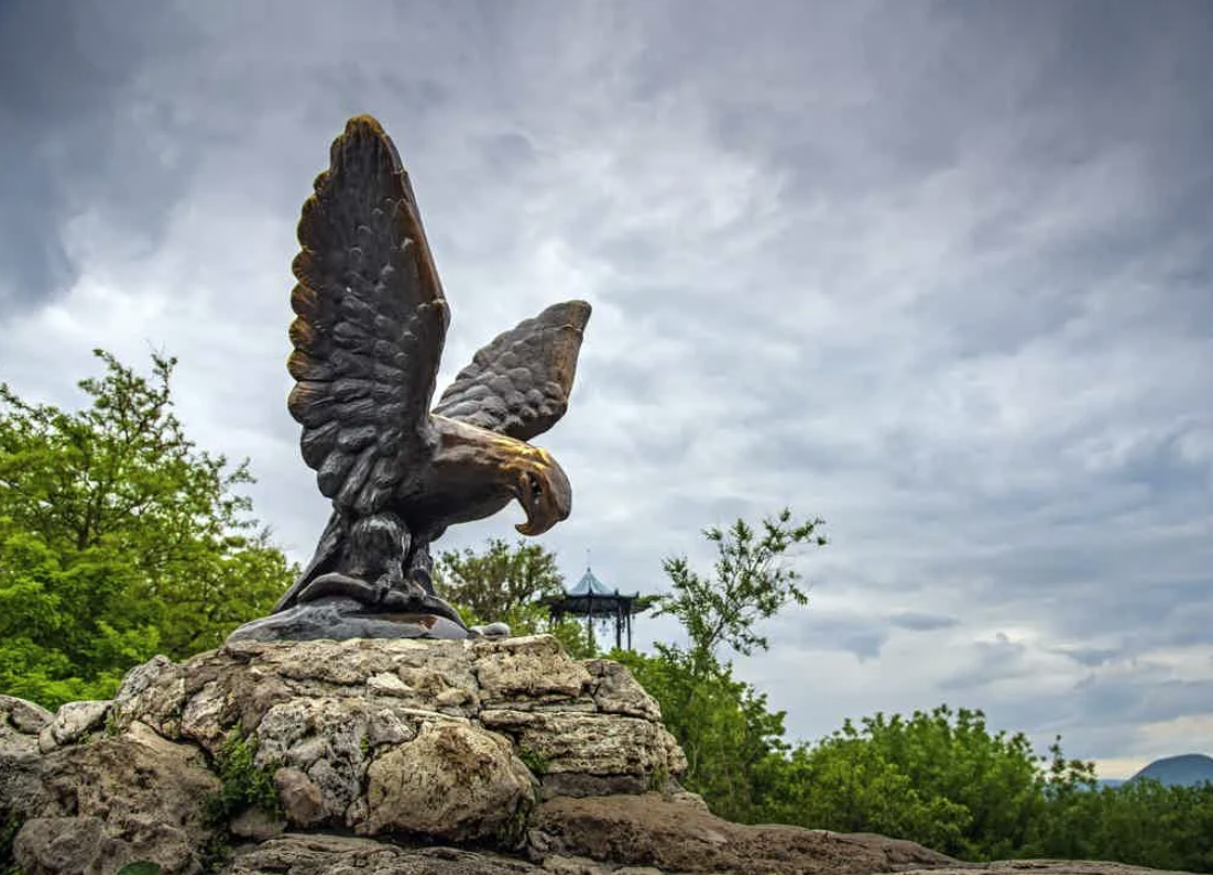 Скульптура "Орёл"