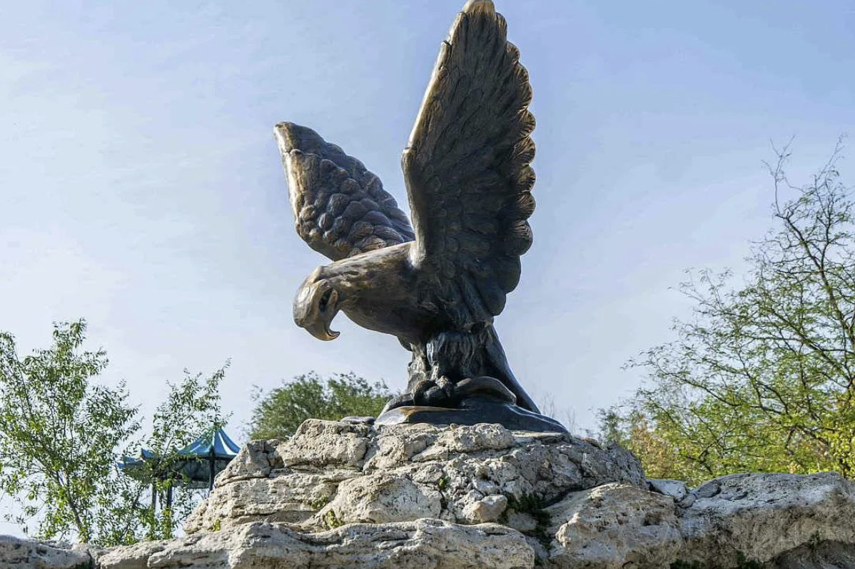 Скульптура "Орёл"