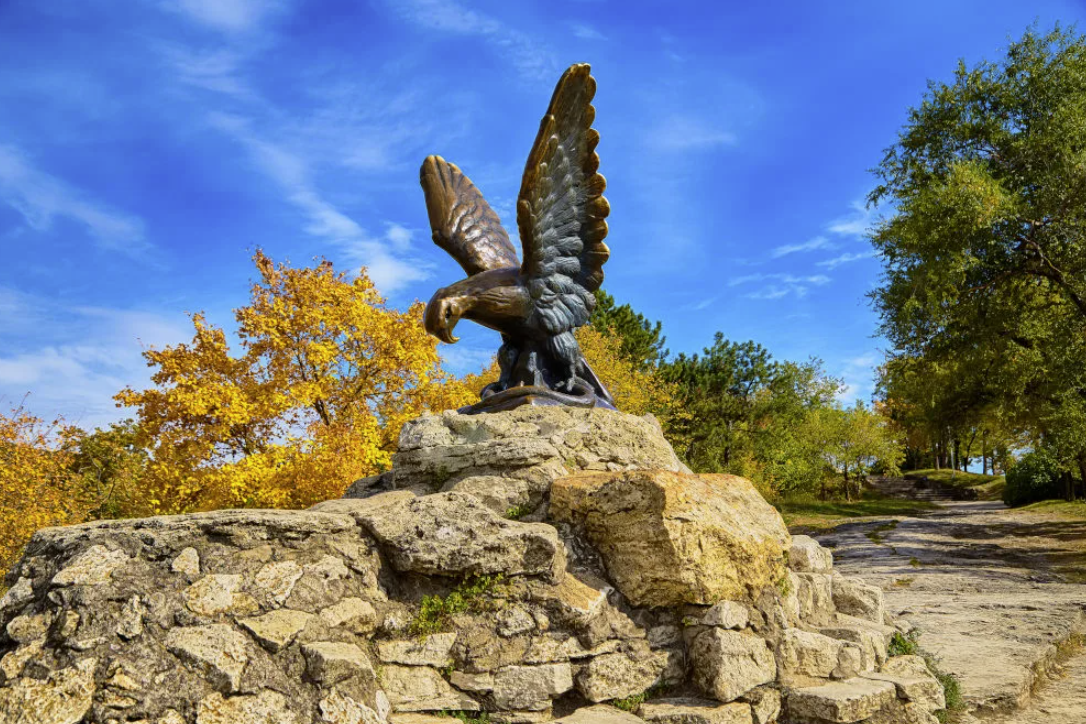 Скульптура "Орёл"