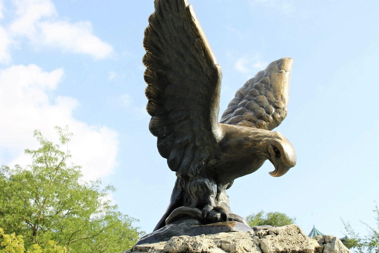 Скульптура "Орёл"