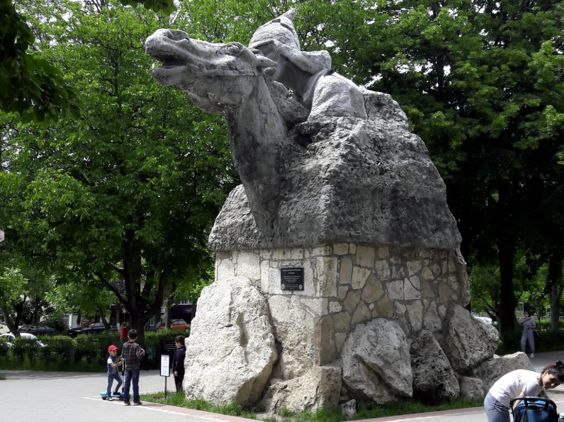 Памятник "Первым комсомольцам"