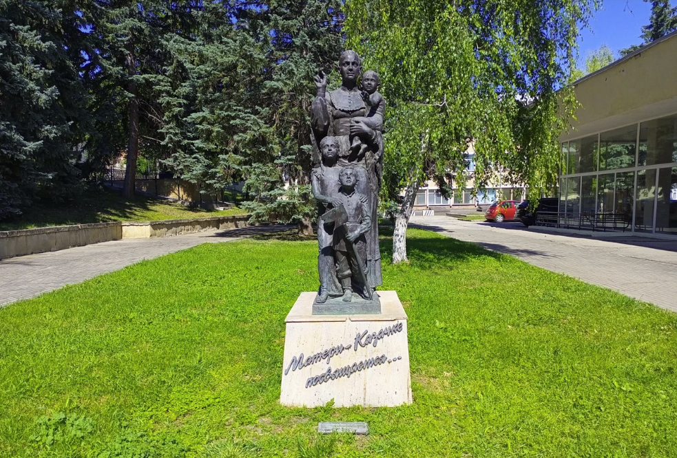 Памятник "Матери-Казачке"