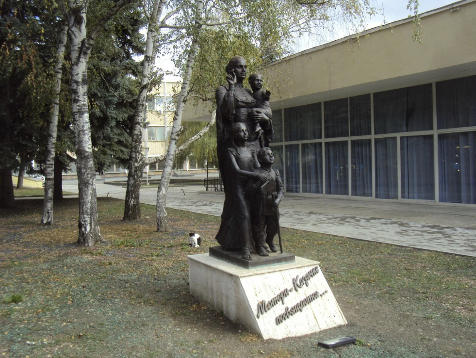 Памятник "Матери-Казачке"