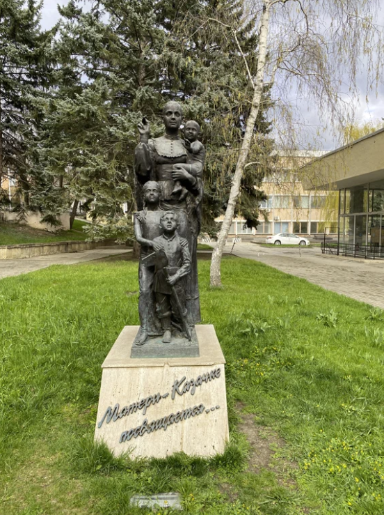 Памятник "Матери-Казачке"