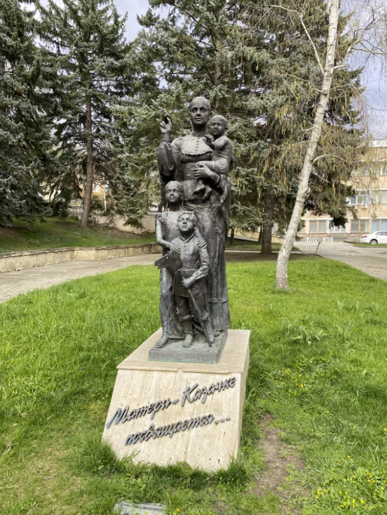 Памятник "Матери-Казачке"